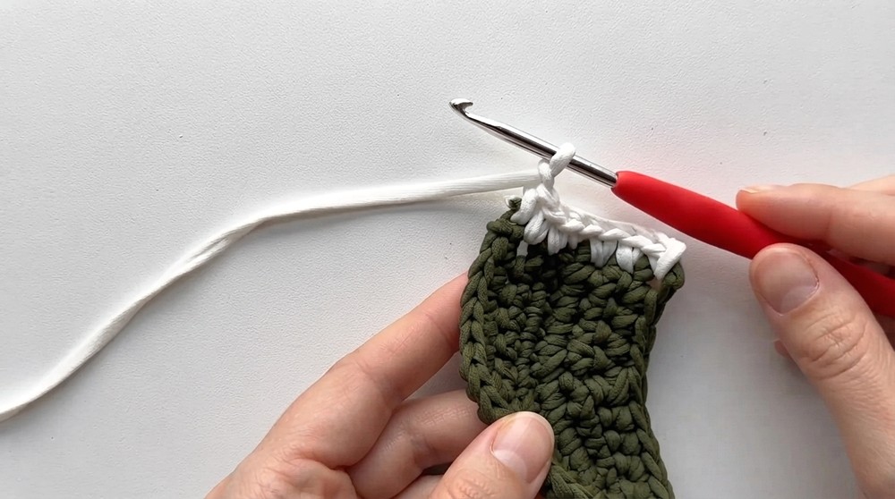 How To Crochet New Year's Keychains Decorations (8)
