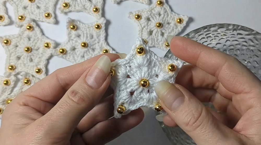 How to Crochet a Beautiful Christmas Garland with Leftover Yarn (14)