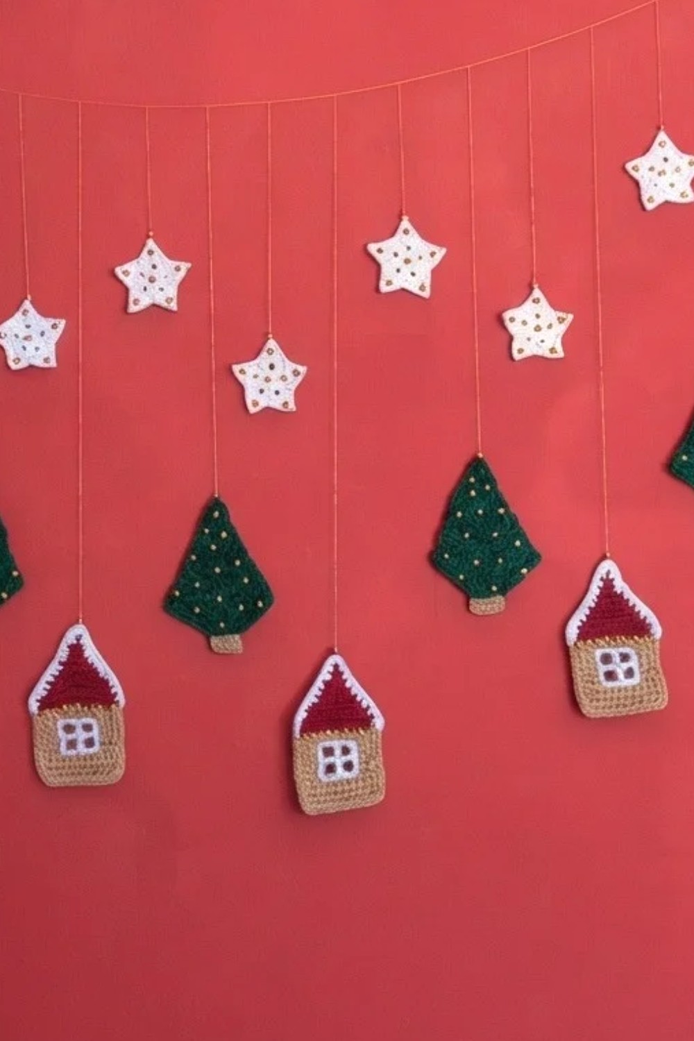 How to Crochet a Beautiful Christmas Garland with Leftover Yarn (2)