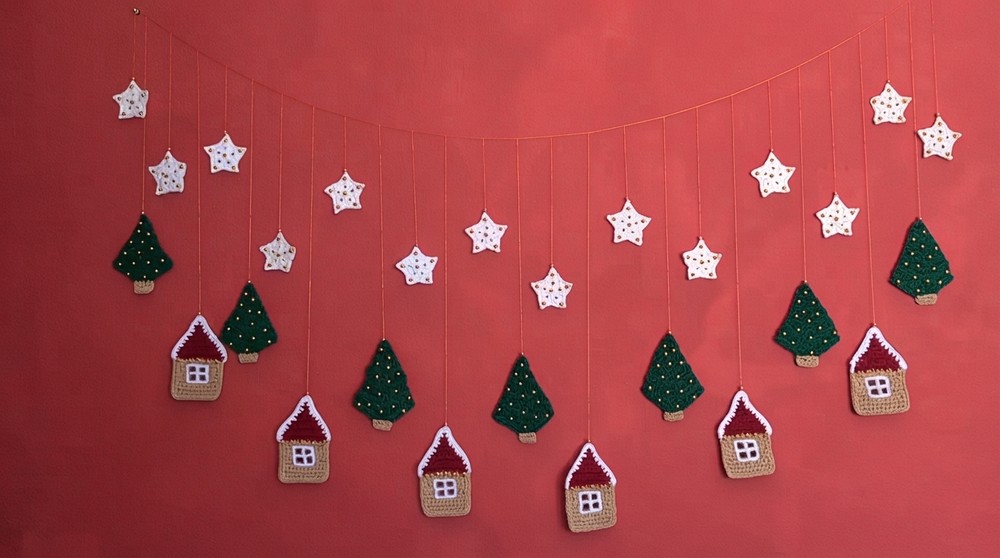 How to Crochet a Beautiful Christmas Garland with Leftover Yarn (9)