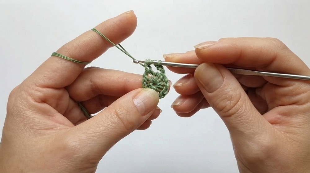 How to Crochet a Gorgeous Lace Pattern (6)