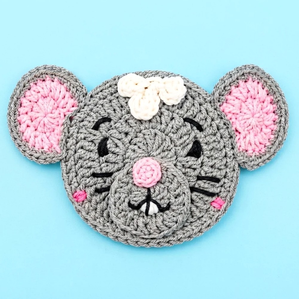 How to Crochet an Adorable Mouse Granny Square _ Easy & Fun Kawaii Motif Tutorial (5)