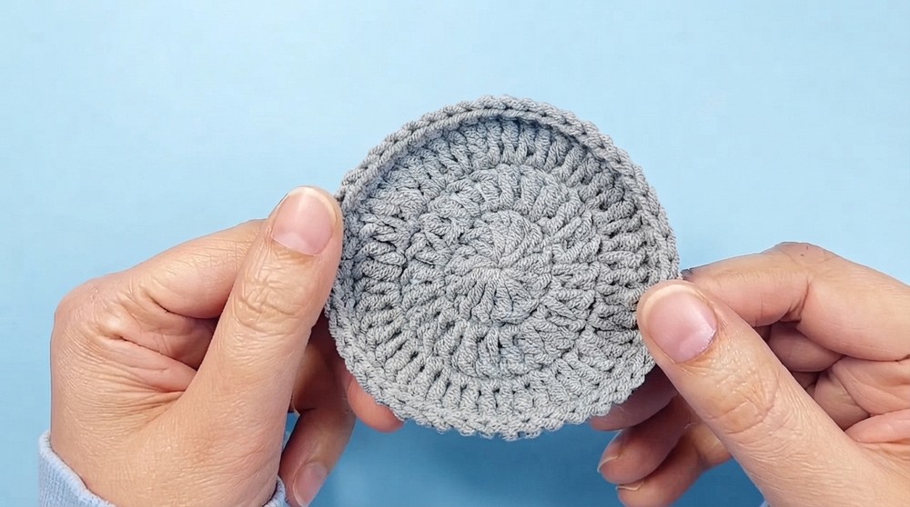 How to Crochet an Adorable Mouse Granny Square _ Easy & Fun Kawaii Motif Tutorial (6)