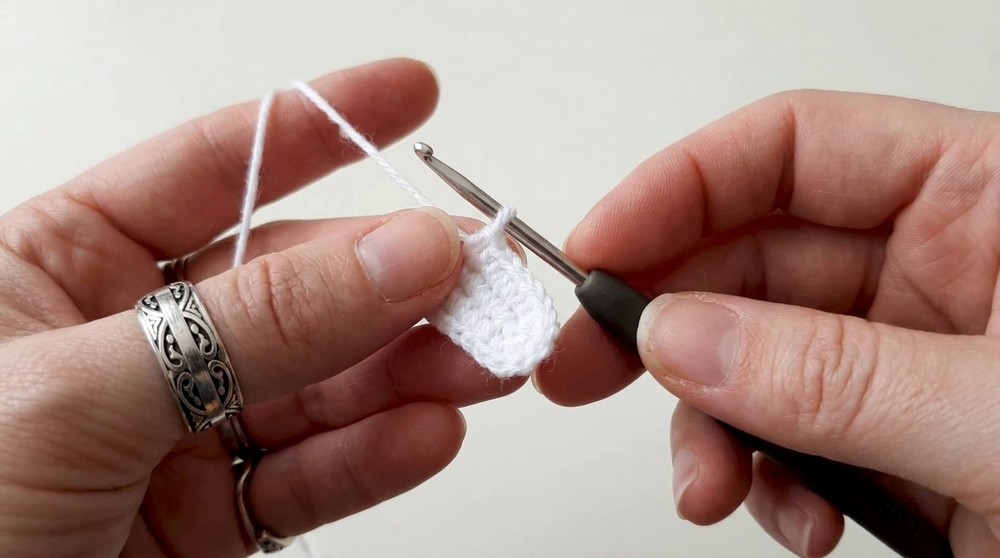 How to Make a Beautiful Crochet Rose Hair Clip
