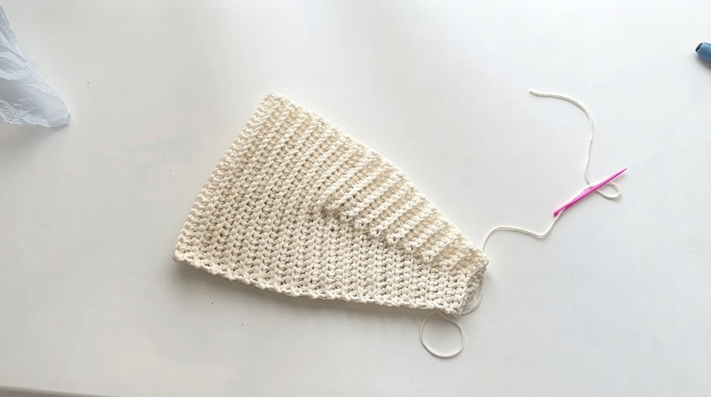 How to Crochet a Stylish Headband for Beginners _ Super Easy Step-by-Step Tutorial (9)
